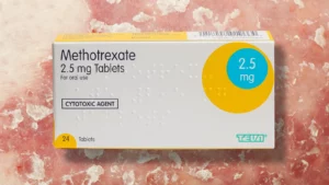 هل يحتوي دواء methotrexate على كورتيزون